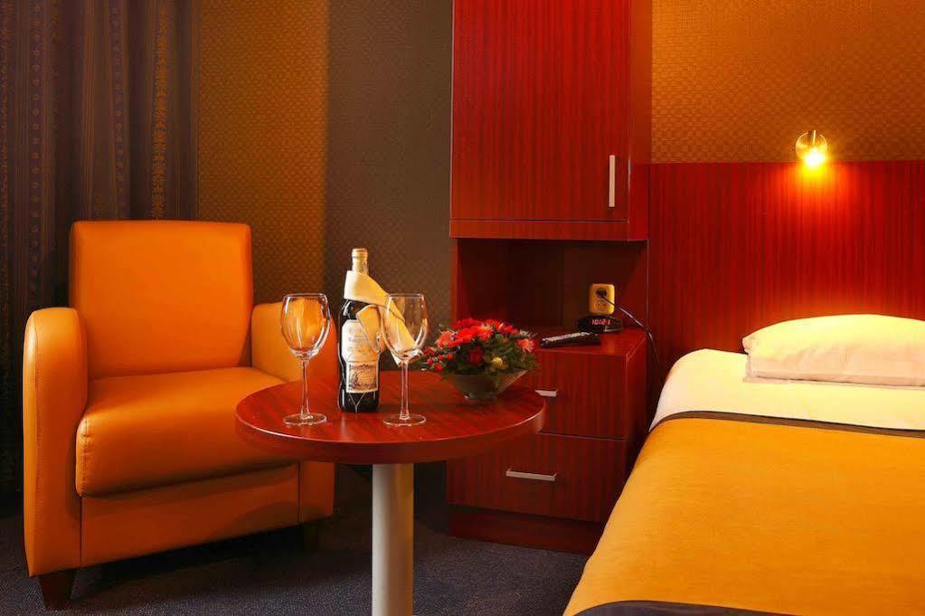 Hotel Parkzicht Veendam Ngoại thất bức ảnh